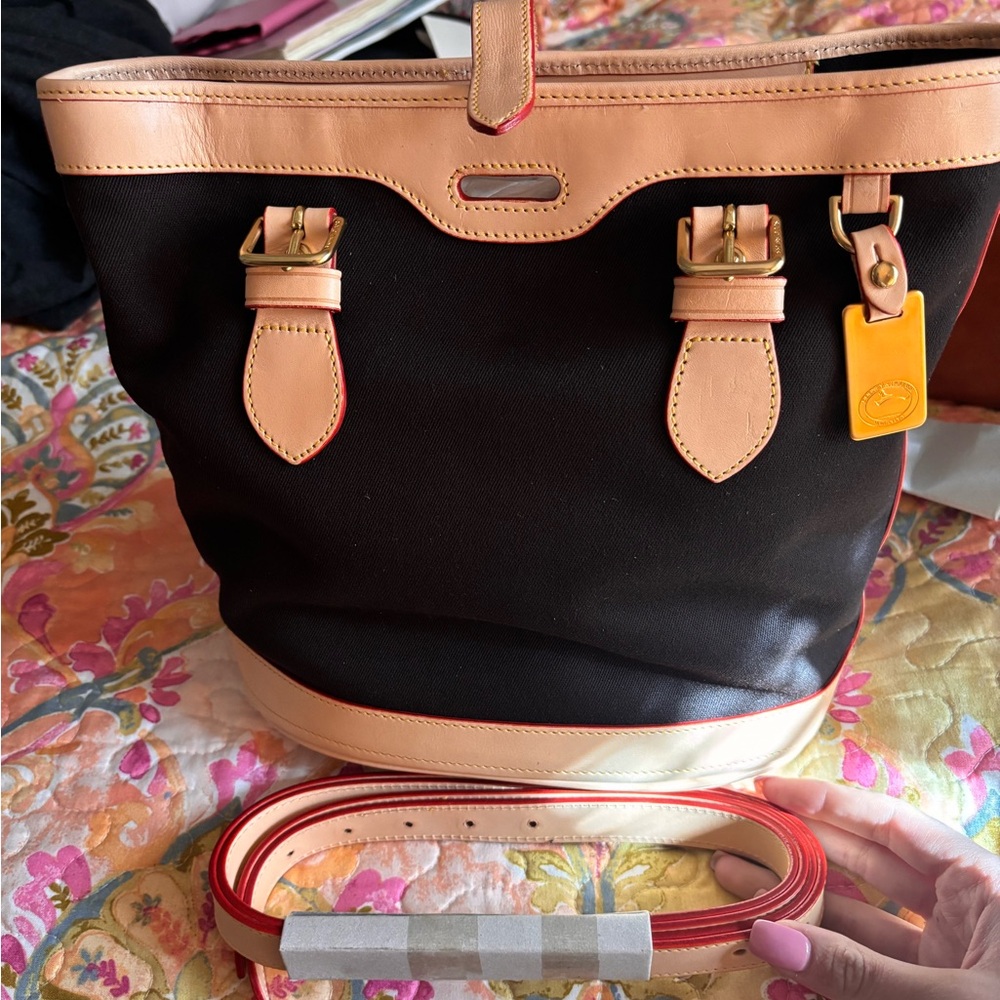 BRAND NEW Dooney & Bourke small cabriolet bucket bag brown